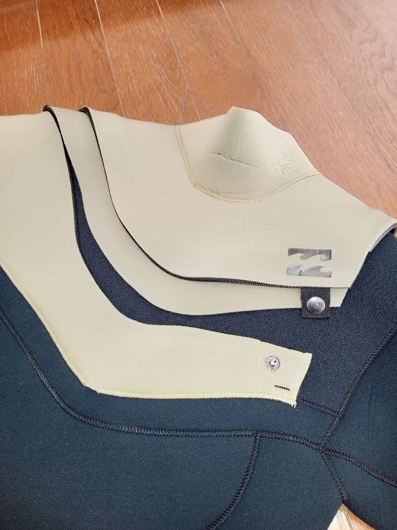 美品 ビラボン シーガル チェストジップ 3×2ミリ Medium