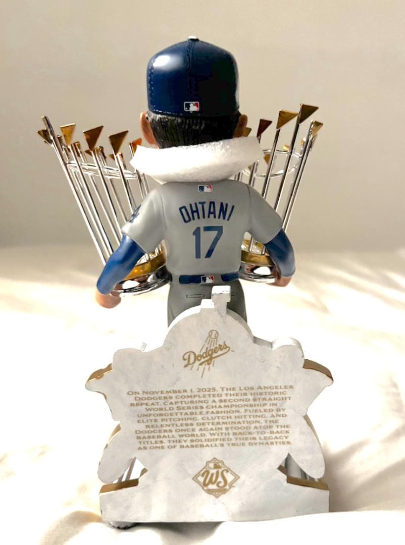 【2025体限定】大谷翔平 ボブルヘッド ドジャース 2連覇記念 トロフィー2個