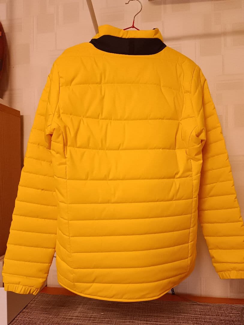 DESCENTE　モバイルサーモジャケット