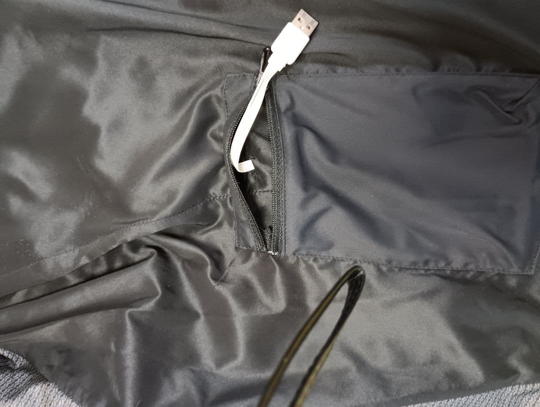 DESCENTE　モバイルサーモジャケット