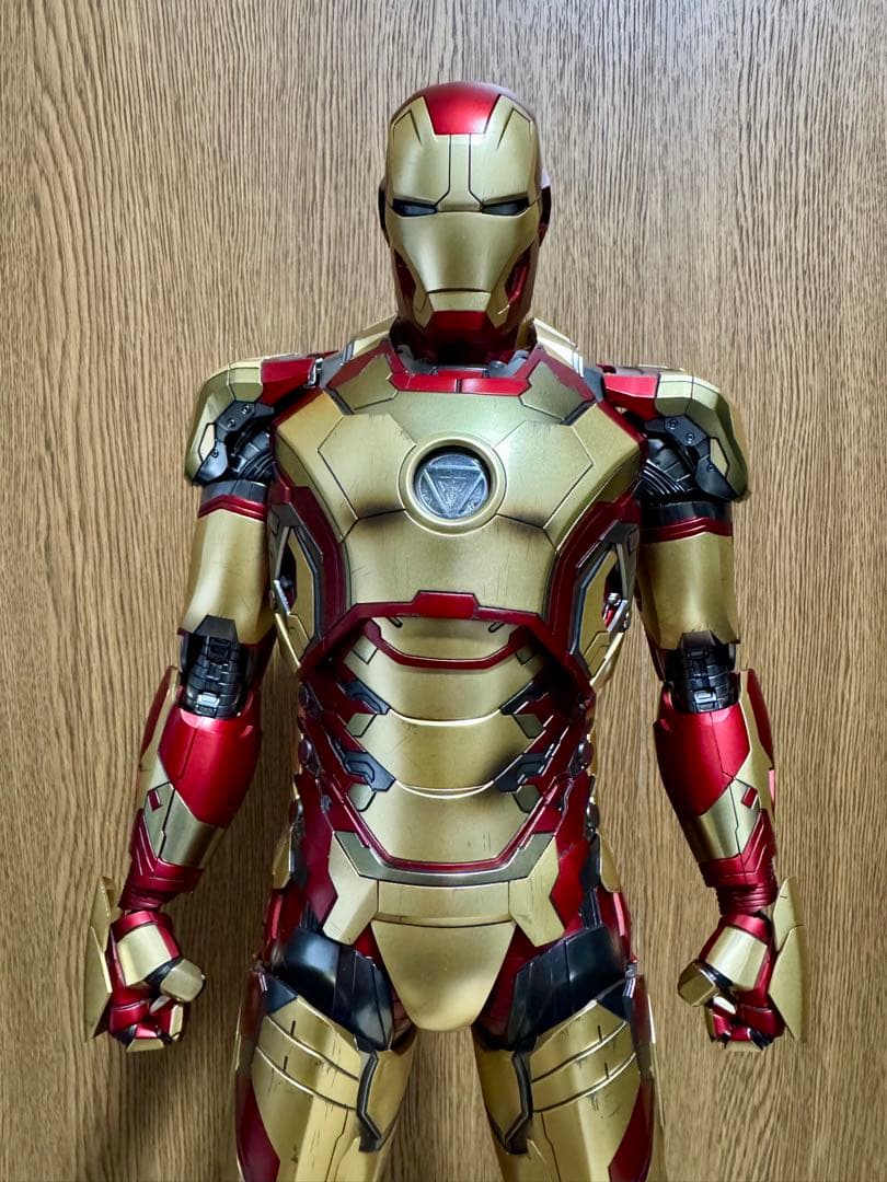 ホットトイズ　クオータースケール　アイアンマン　マーク42 ボーナスアクセサリー