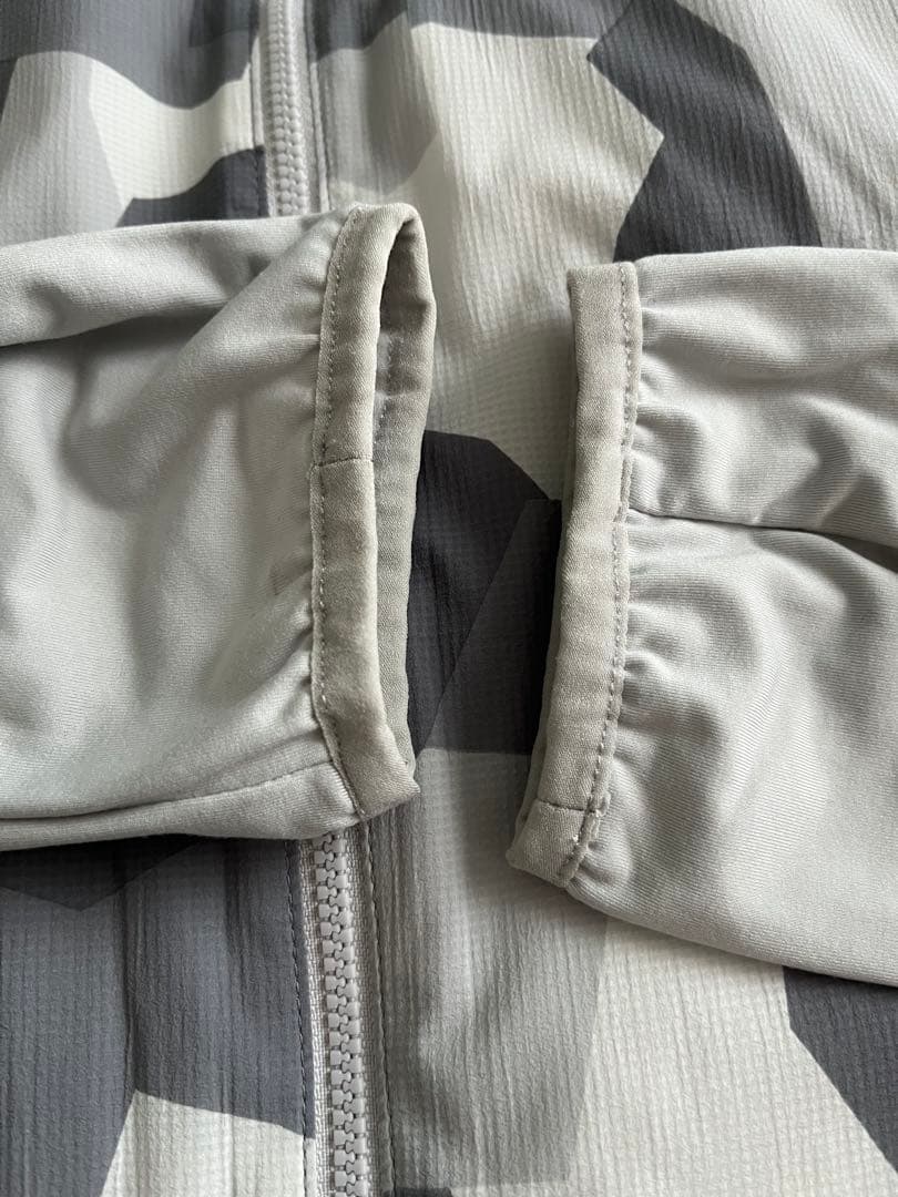 J.LINDEBERG PACKLIGHT JACKET グレー迷彩