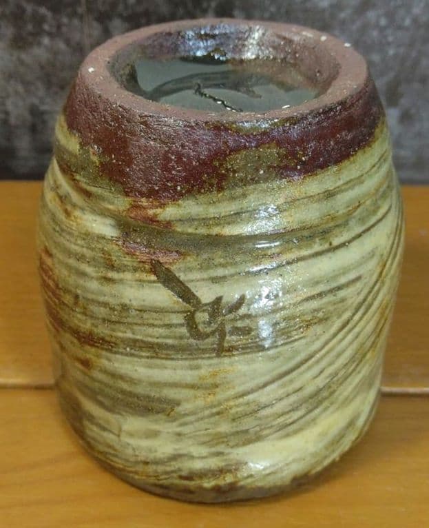 人間国宝 金城次郎 立ぐい(魚紋) 栞 共箱 美品 壺屋焼 やちむん 壷屋焼
