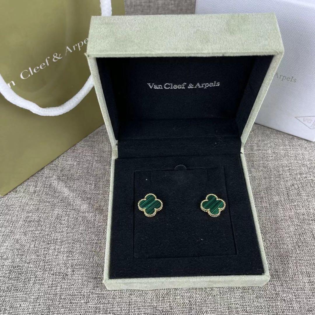ヴァンクリーフ＆アーペル エメラルドグリーン ピアス ノベルティ