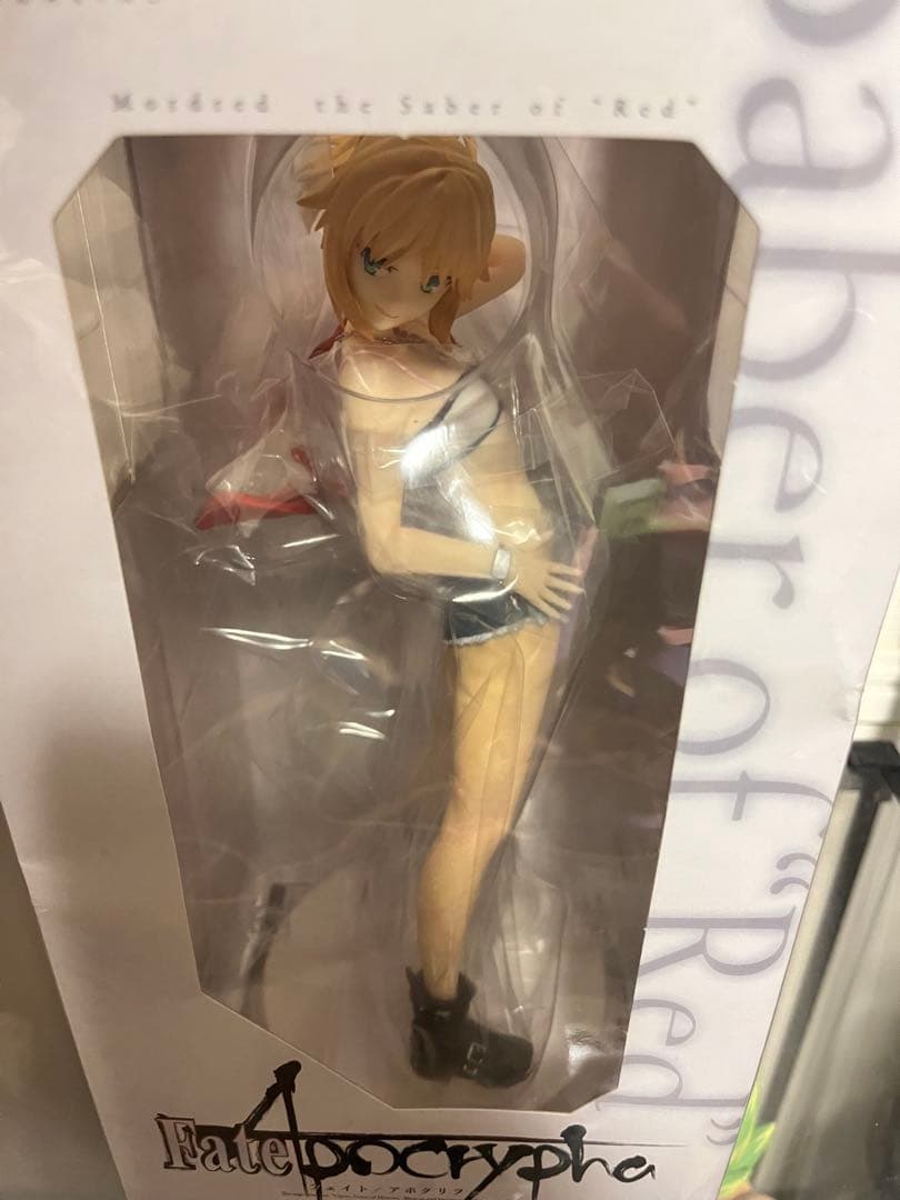 アクアマリン '赤'のセイバー モードレッド 1/7 fateフィギュア　未開封