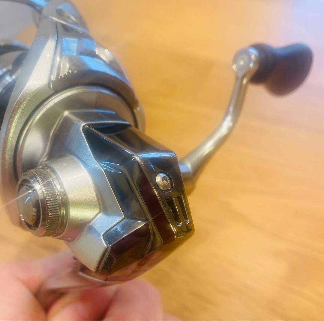 【値下げ中！】スピニングリール シマノ 23ストラディック C2000S 美品