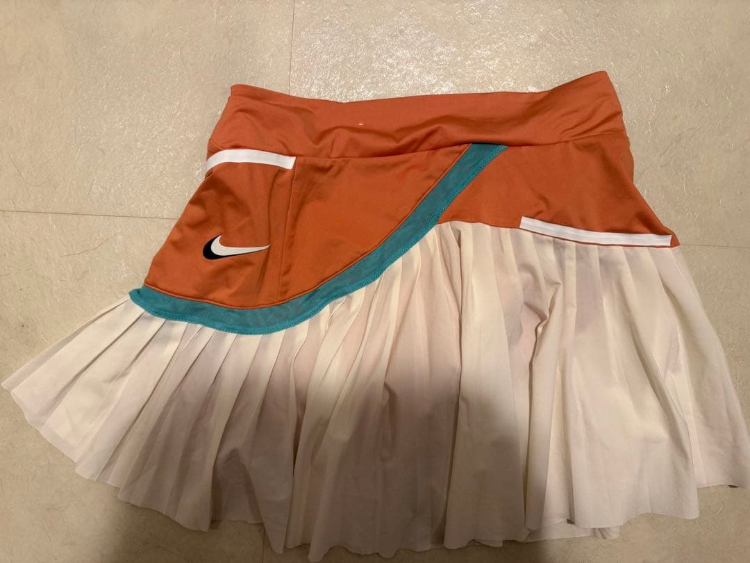 Nike テニスウェア スカート、トップスセット