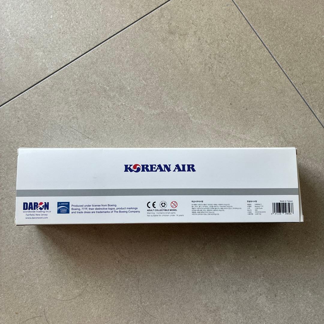 Korean Air Boeing 777F スケール1:200 新品　模型