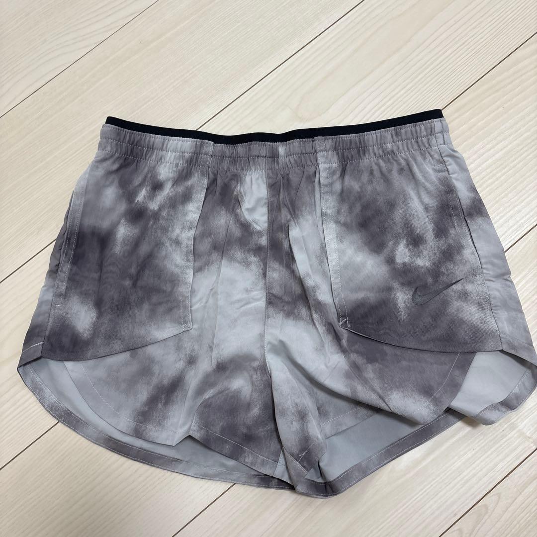 Nike タンクトップとショートパンツセット