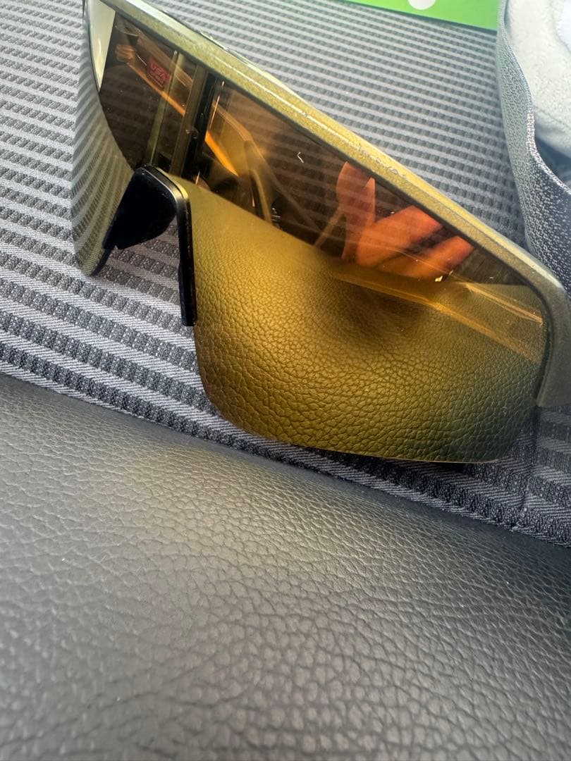 Oakley ゴールドレンズ サングラス