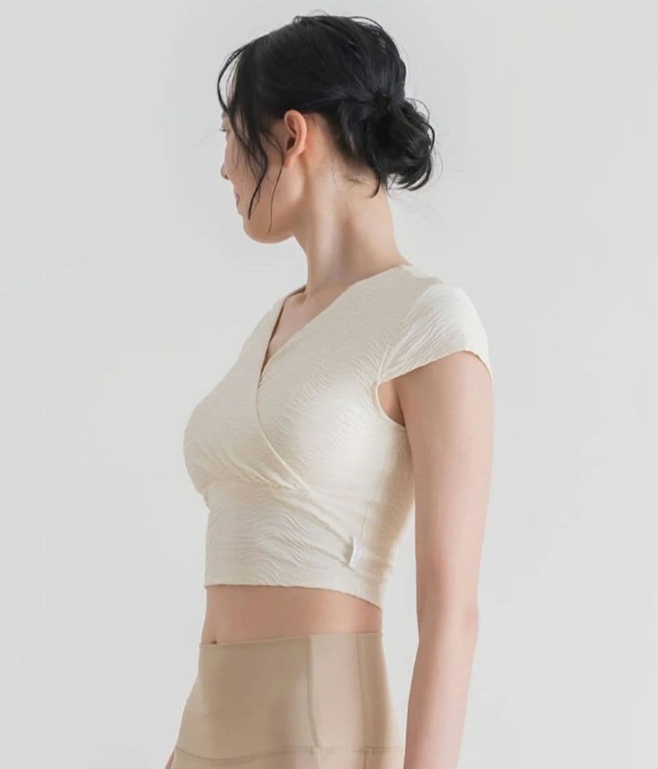 人気完売 SUKALA キャップスリーブトップス LAVAホットヨガスタジオラバ