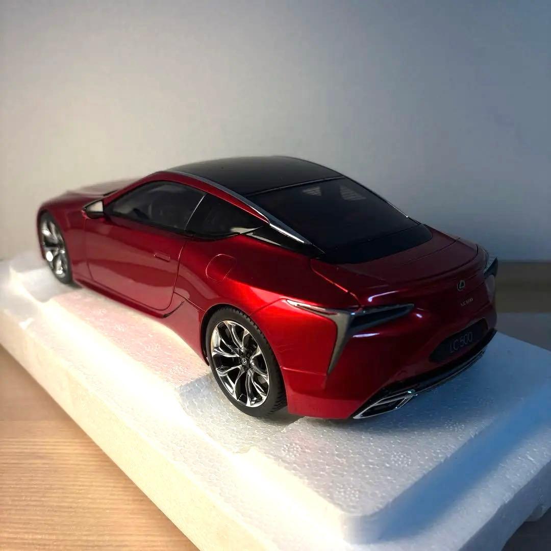 オートアート　レクサス　LC500 ミニカー 1/18 スケール　レッド
