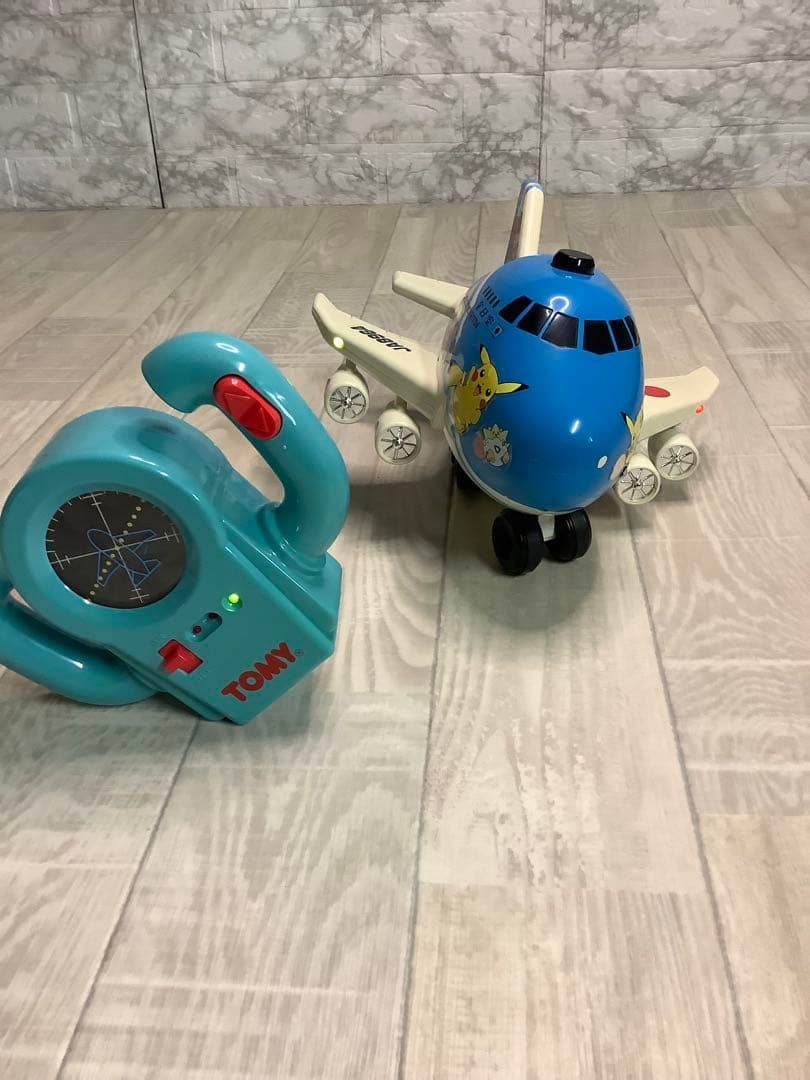 トミカキッズ　ポケモン全日空飛行機ラジコン&プルバックカー飛行機