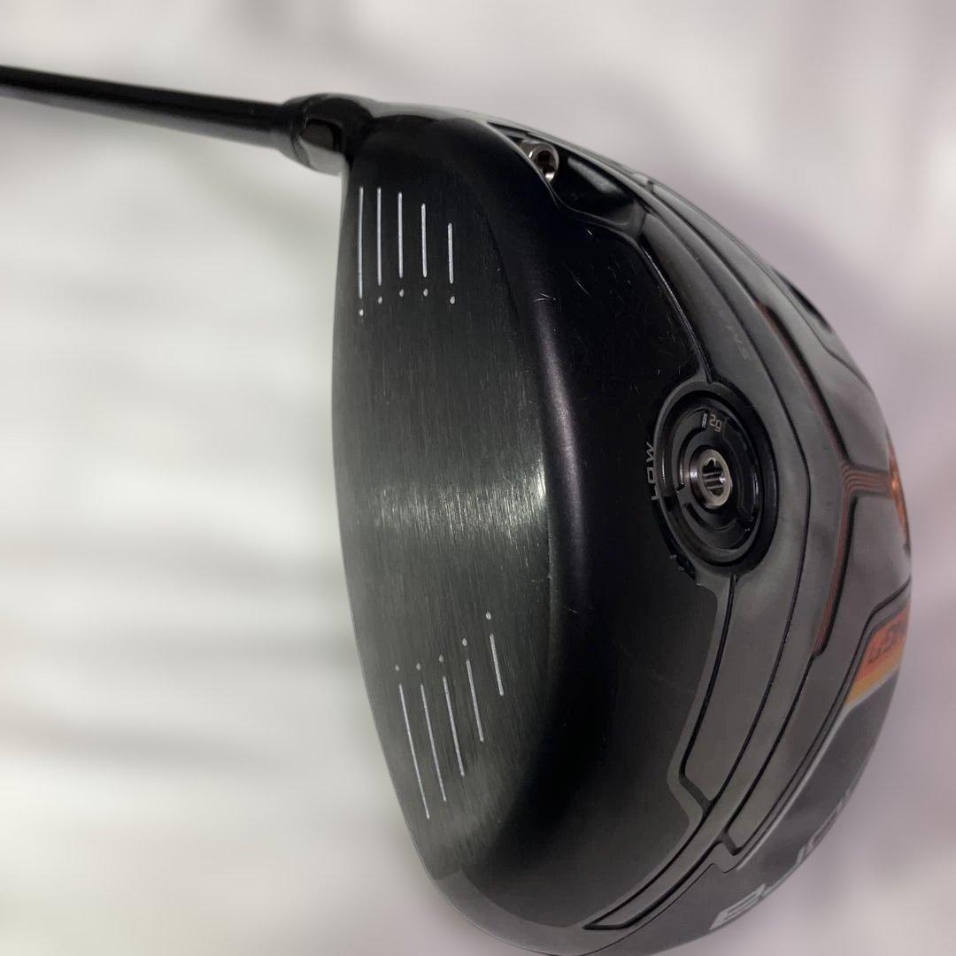 Cobra KING F7 ドライバー ヘッドカバーはありません。