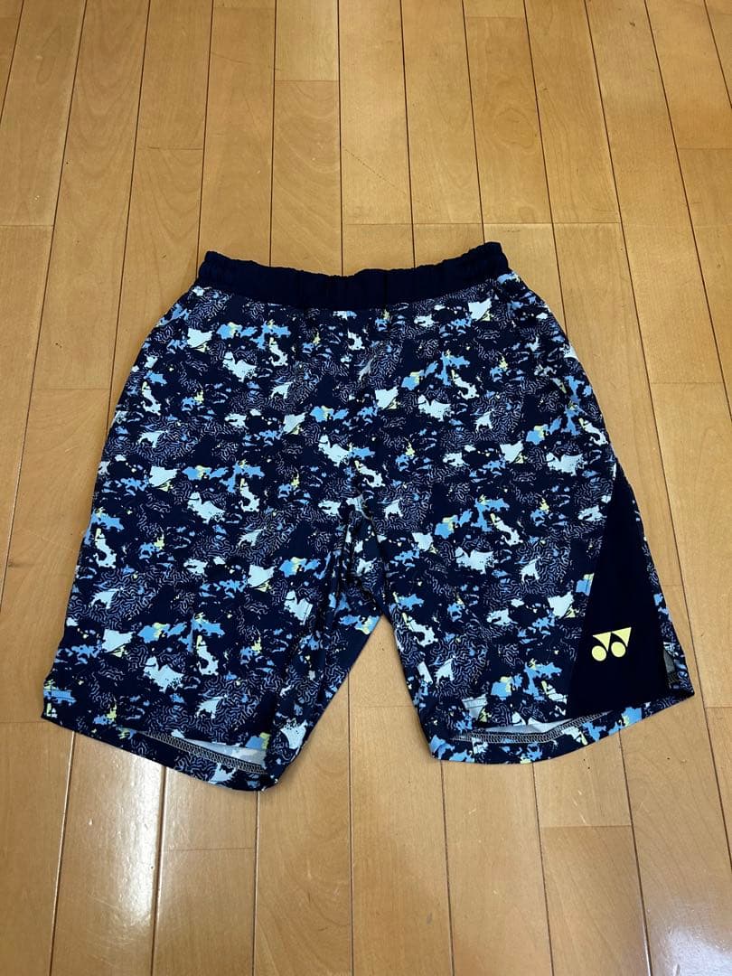 YONEX 蛍光イエロー Tシャツと迷彩ショートパンツセット