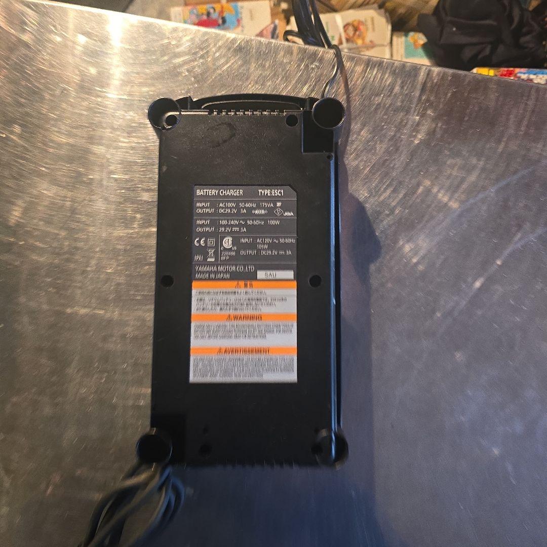 ヤマハ電動車椅子用　充電器 TYPE ESC1