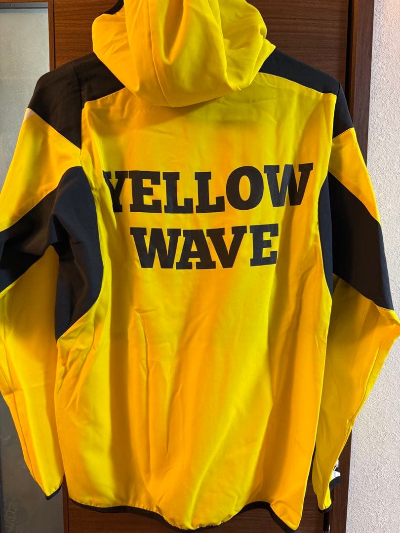 新品未使用 タグ付き arenaフード付き YELLOW WAVE Sサイズ