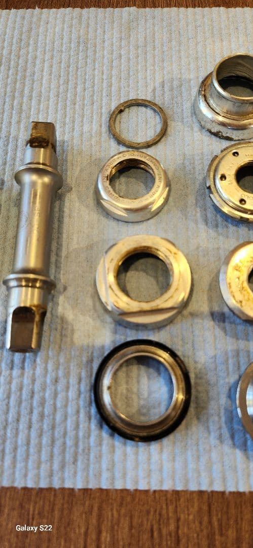 Campagnoloボトムブラケット パーツ　写真のものが全てです。