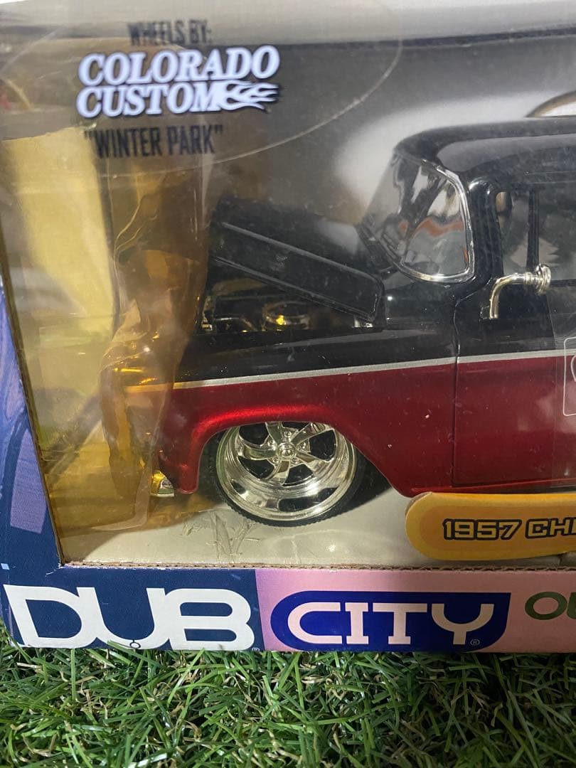 Jada Toys 1/24 1957 Chevy Suburban ミニカー
