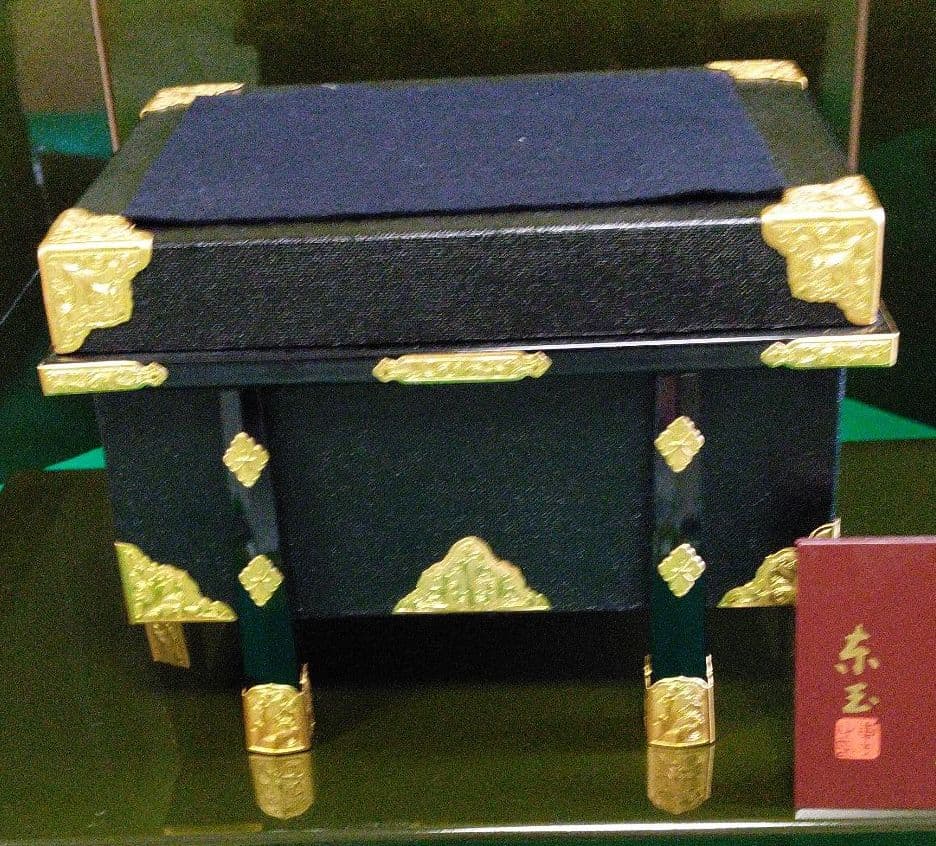 五月人形東玉　御兜　兜飾り　首振り虎付き