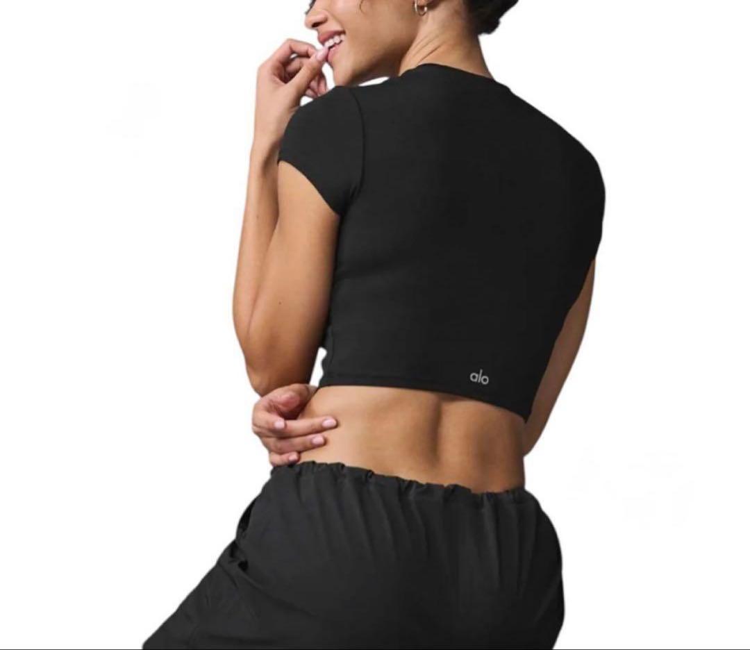 新品タグ付き alo yoga アローヨガ ショートスリーブTシャツ ブラックS