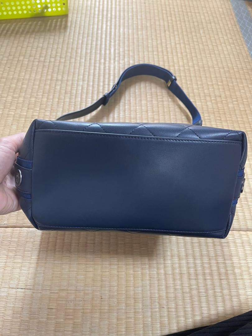 CHANEL ネイビー レザー ショルダーバッグノベルティ