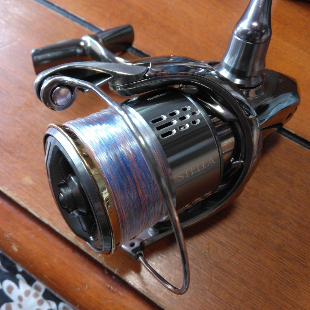 シマノ　18ステラ　美品　3000MHG バス　トラウト、シーバス　根魚