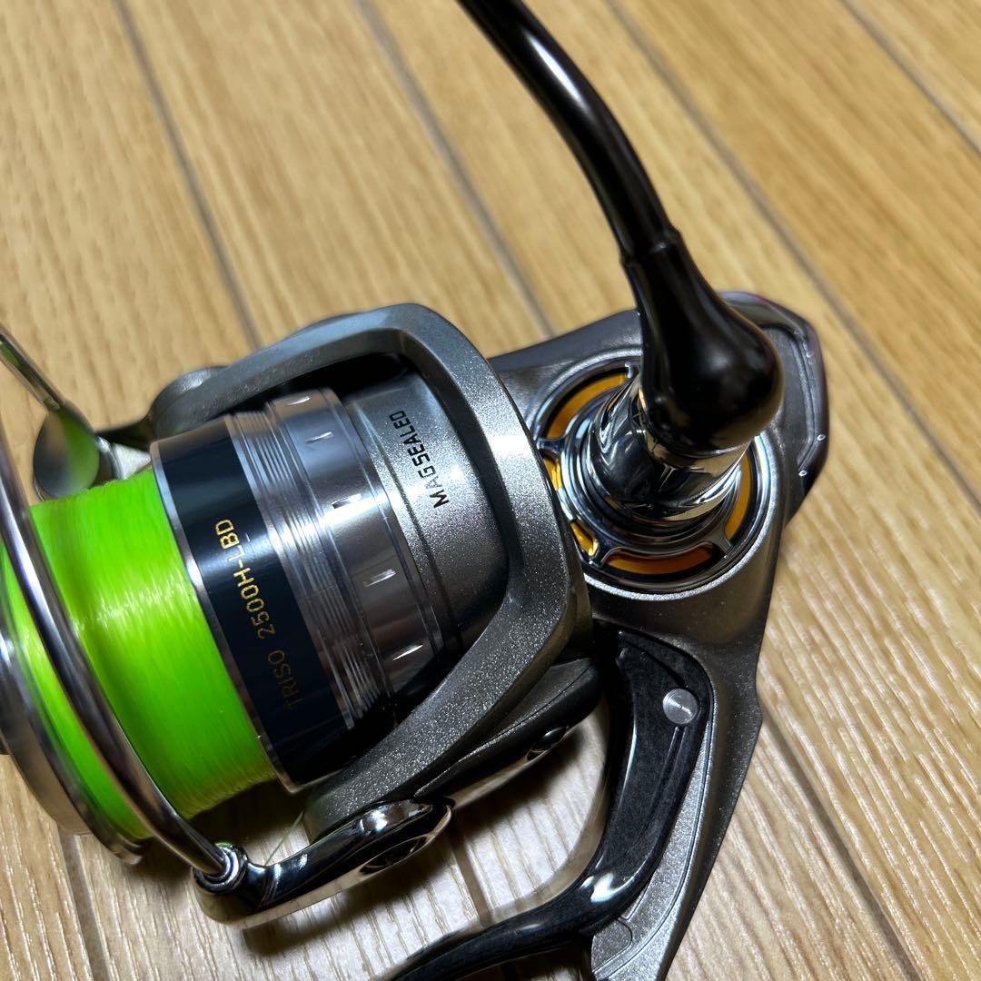 スピニングリール レバーブレーキ TRISO 2500H-LBD 中古美品