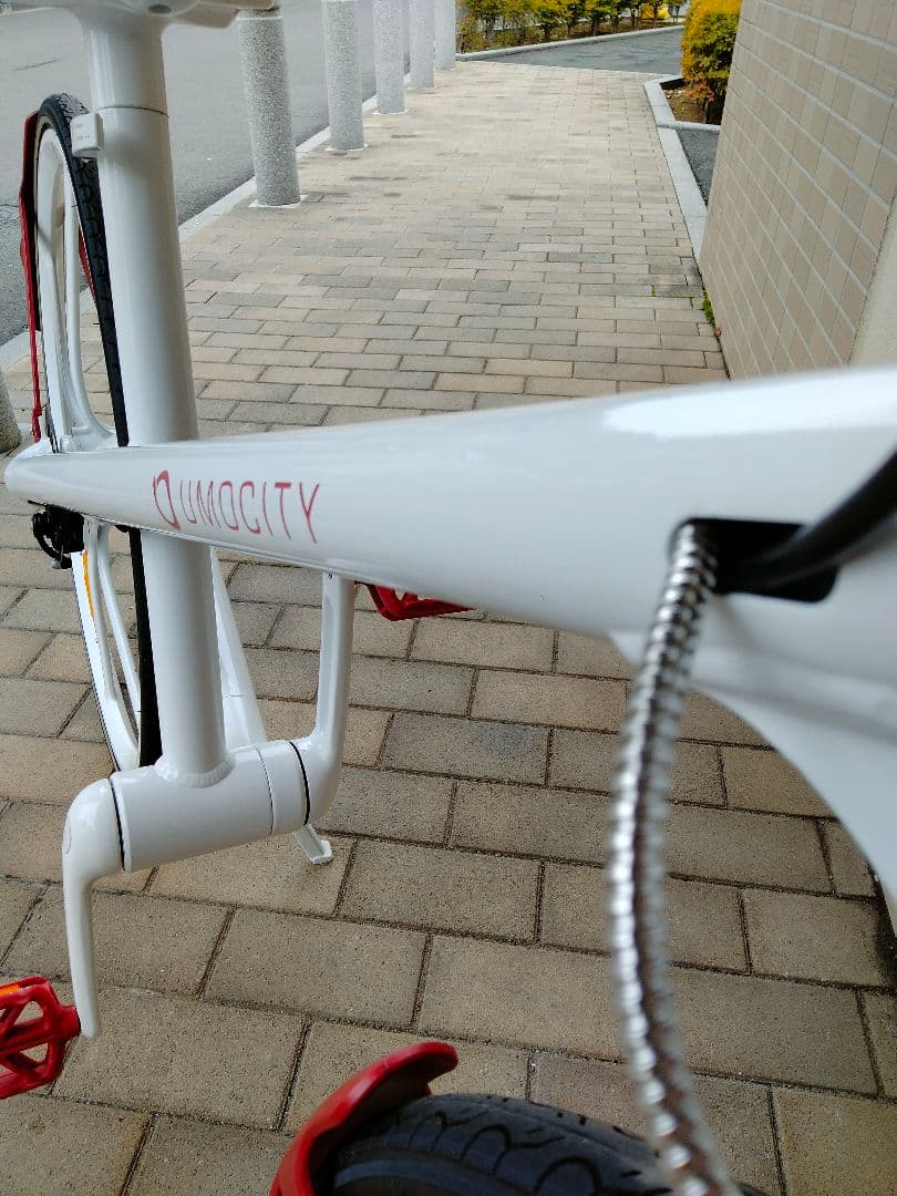 シンプルスタイリッシュ　UMOCITYチェーンレスクロスバイク