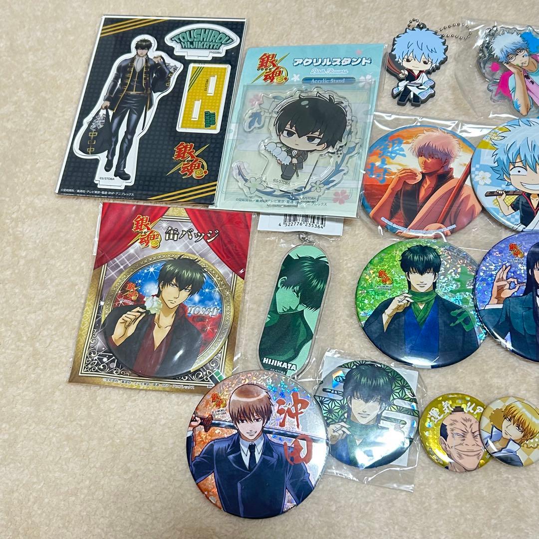 銀魂　アニメグッズまとめ売り　アクリルスタンド　缶バッジ　ラバーストラップ27点
