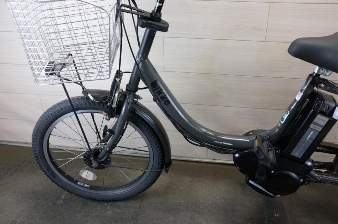 電動自転車ブリヂスト　BIKKE　20インチ　3段　8.9Ah充電器あり