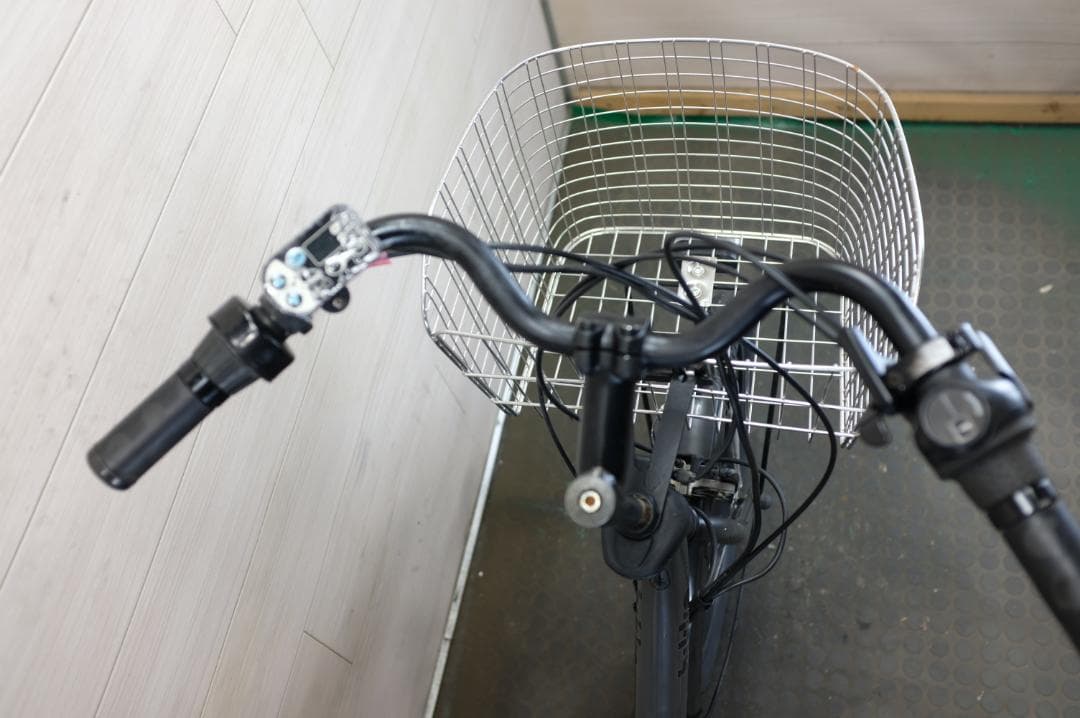 電動自転車ブリヂスト　BIKKE　20インチ　3段　8.9Ah充電器あり