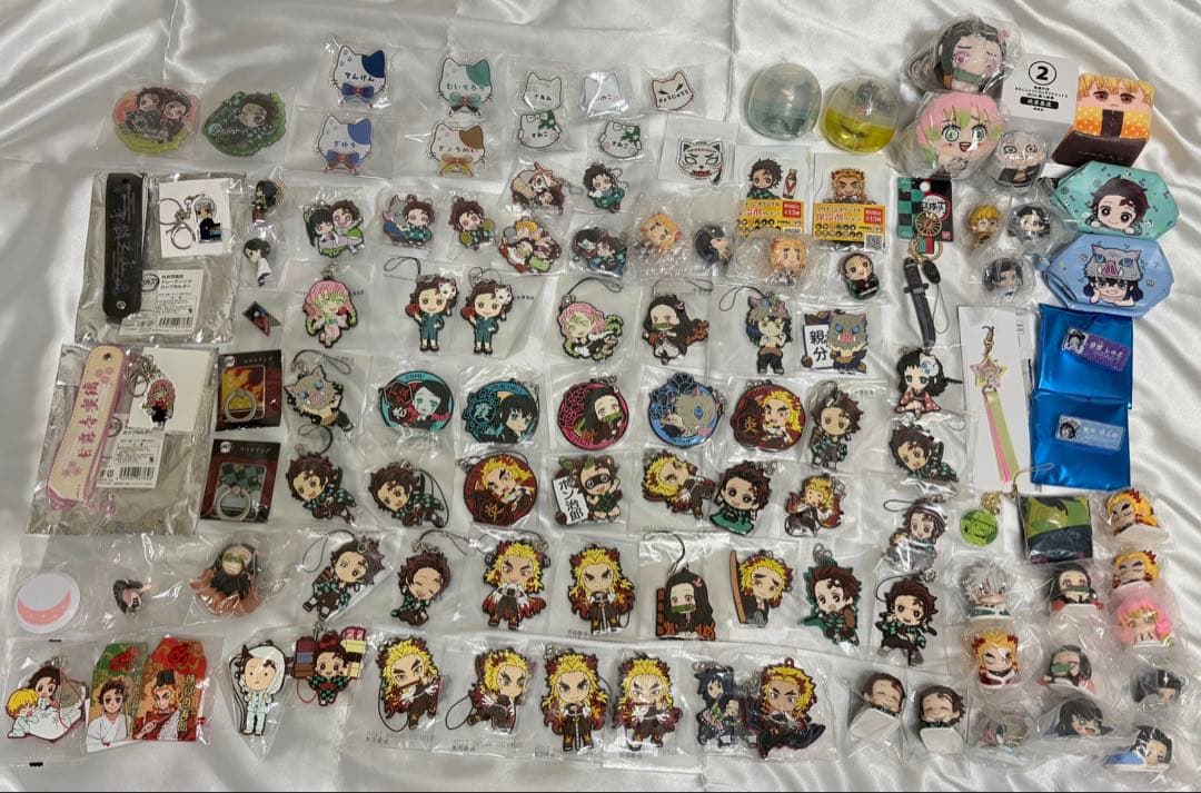 鬼滅の刃 アクリルスタンド 缶バッジ 色紙 カード まとめ売り 1500点以上