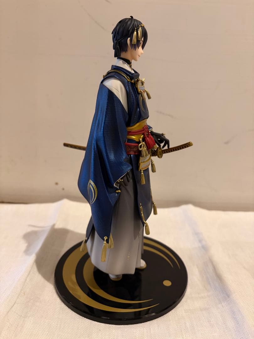 刀剣乱舞　三日月宗近　フィギュア