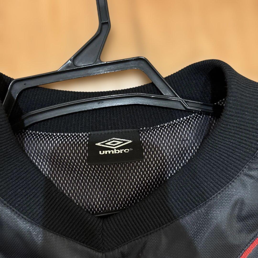 美品　umbro Lサイズ　中綿入りピステ上下