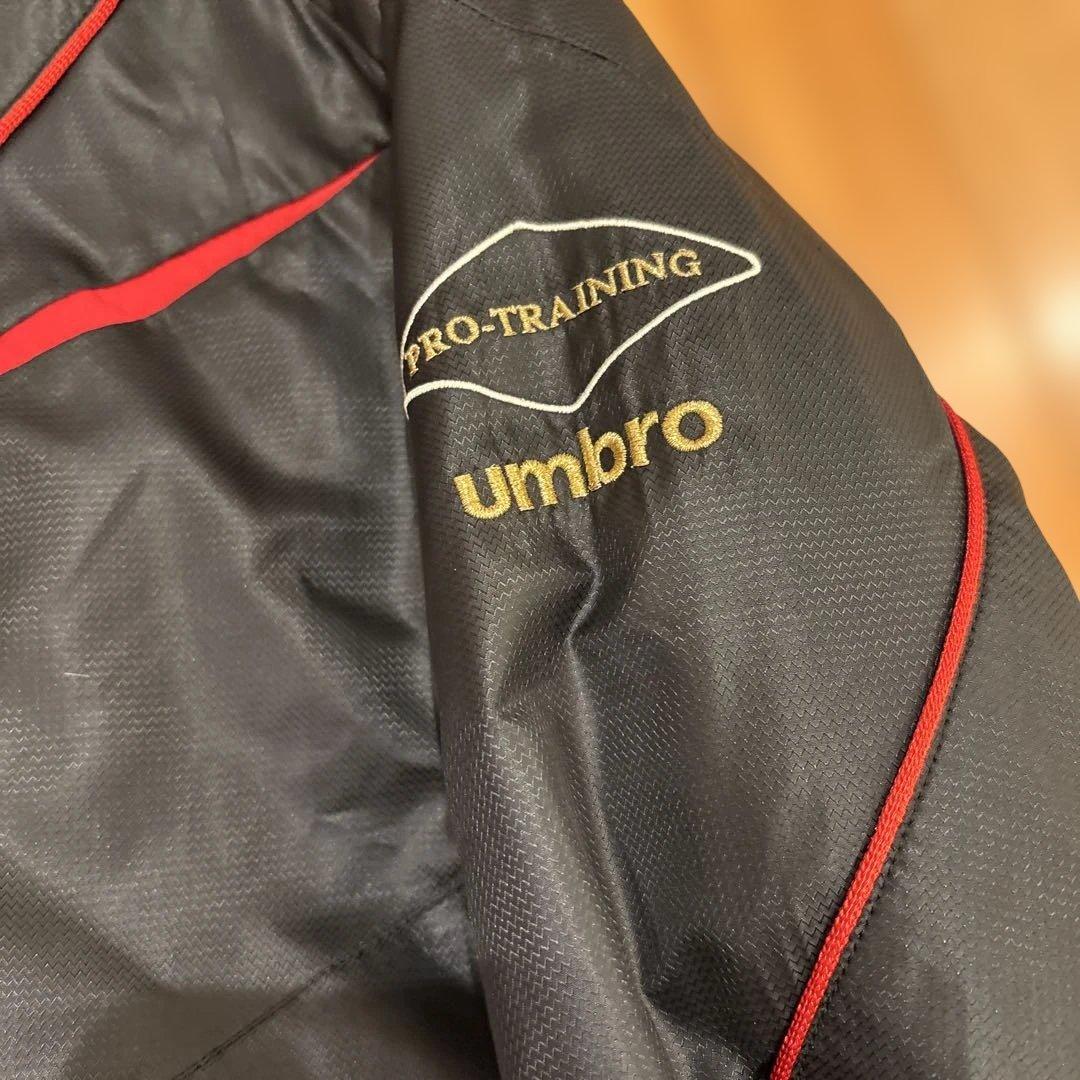 美品　umbro Lサイズ　中綿入りピステ上下