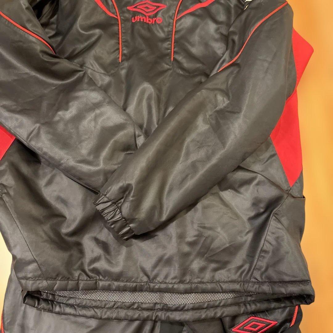 美品　umbro Lサイズ　中綿入りピステ上下