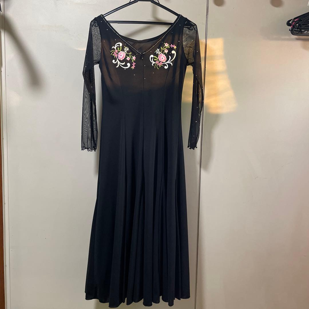 お値引き　ソシアルダンス　刺繍入りワンピース