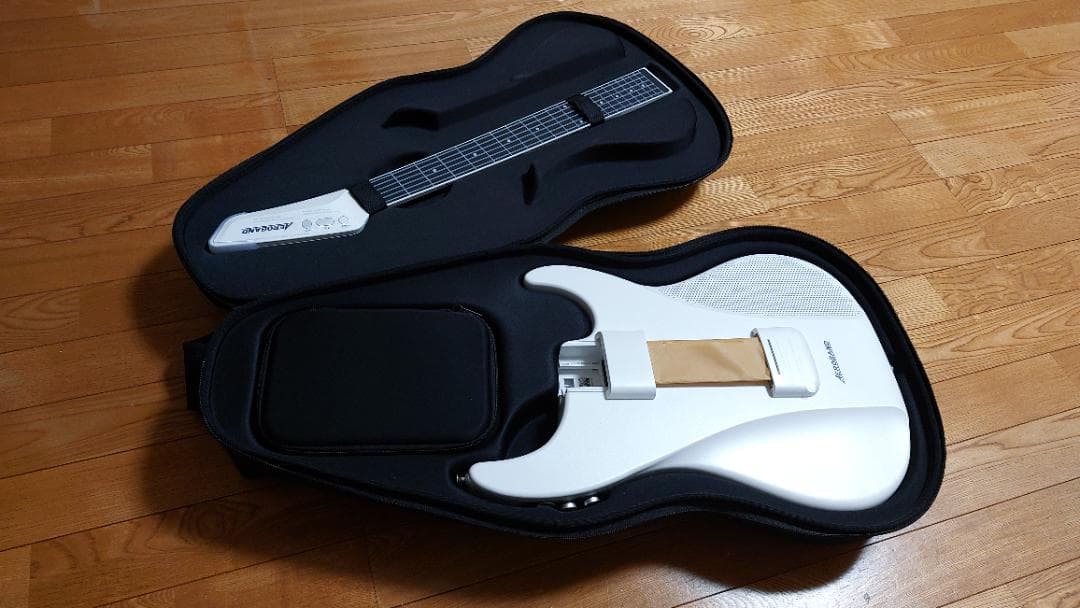 Aeroband Guitar (エアロバンド ギター) ホワイト