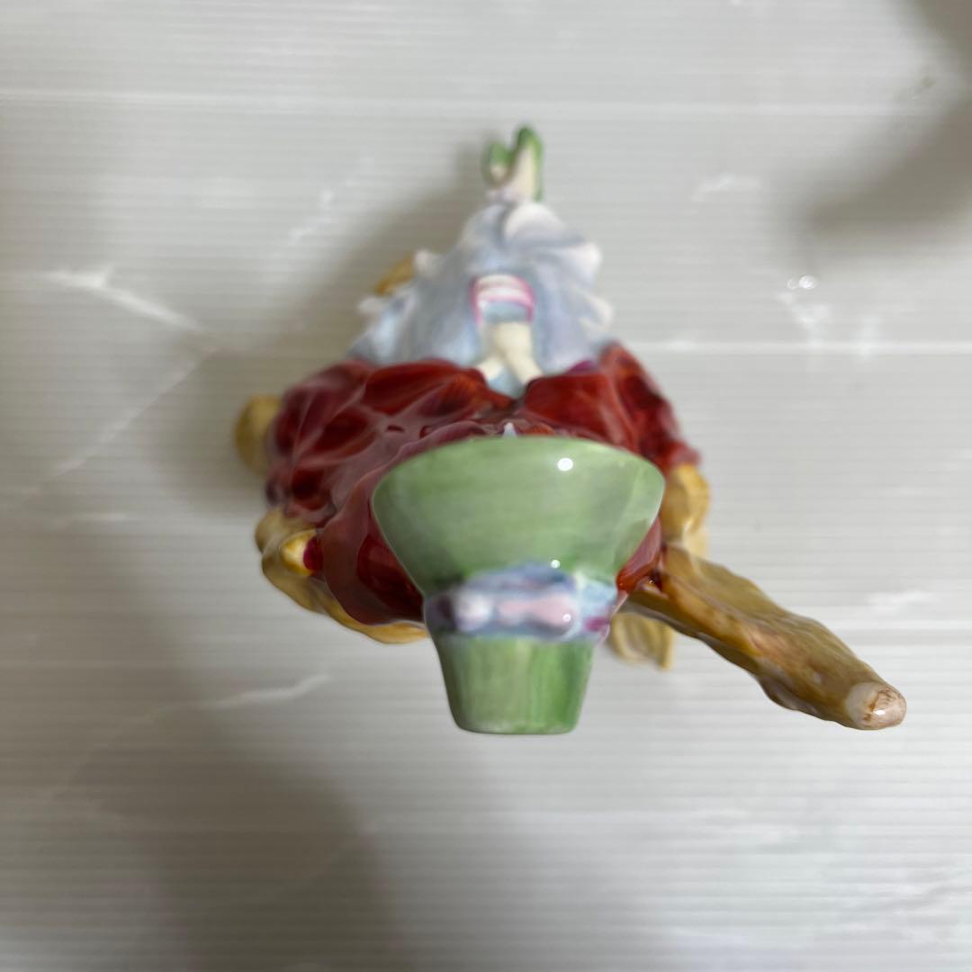  　ロイヤルドルトン　フィギュリン　HN2741　置物