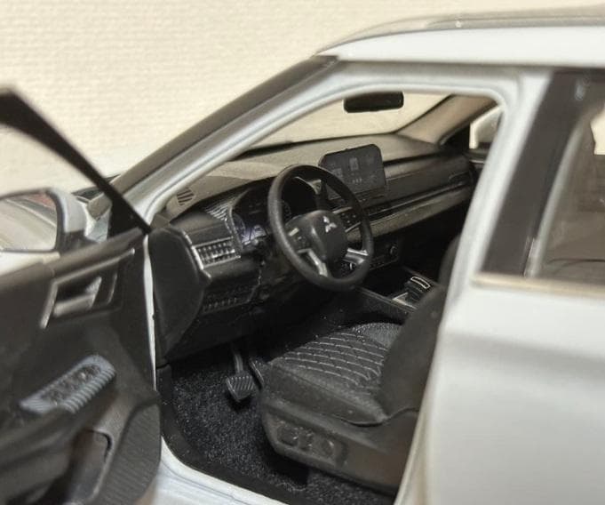 三菱 1/18 MITSUBISHI アウトランダーphev2022