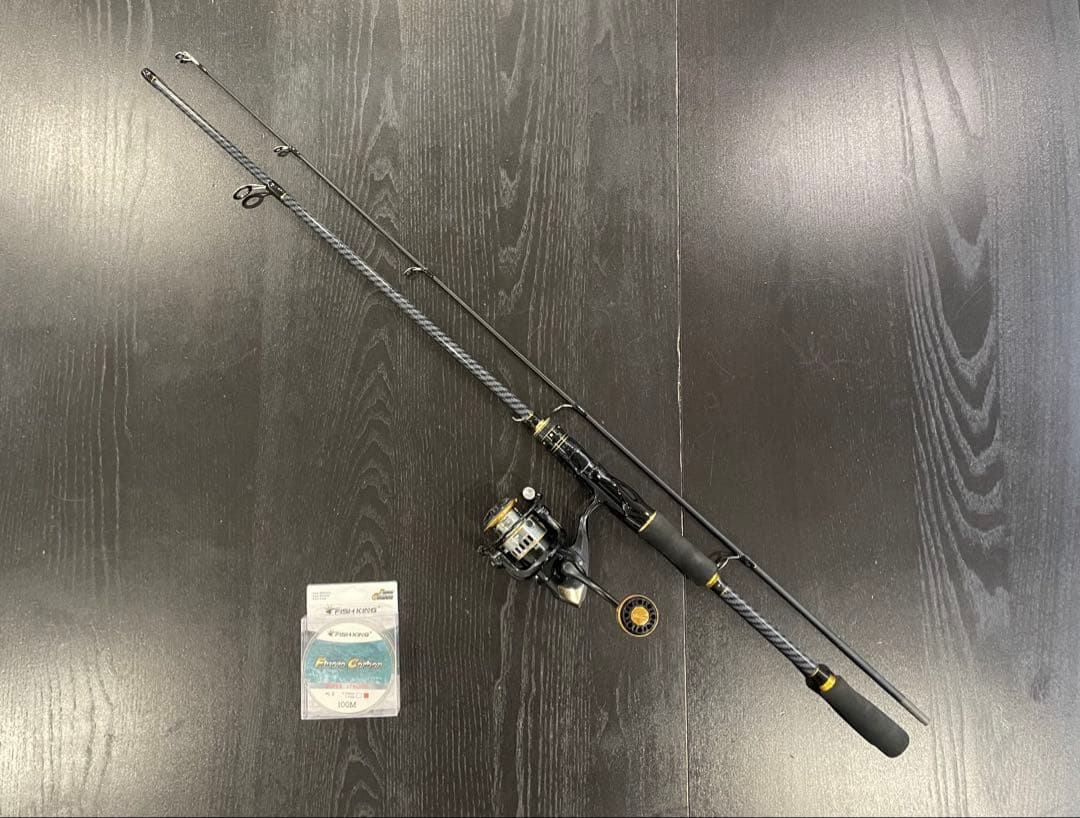 ルアー釣りデビュー2ピーススピニングロッド（180cm)1000番リールライン付