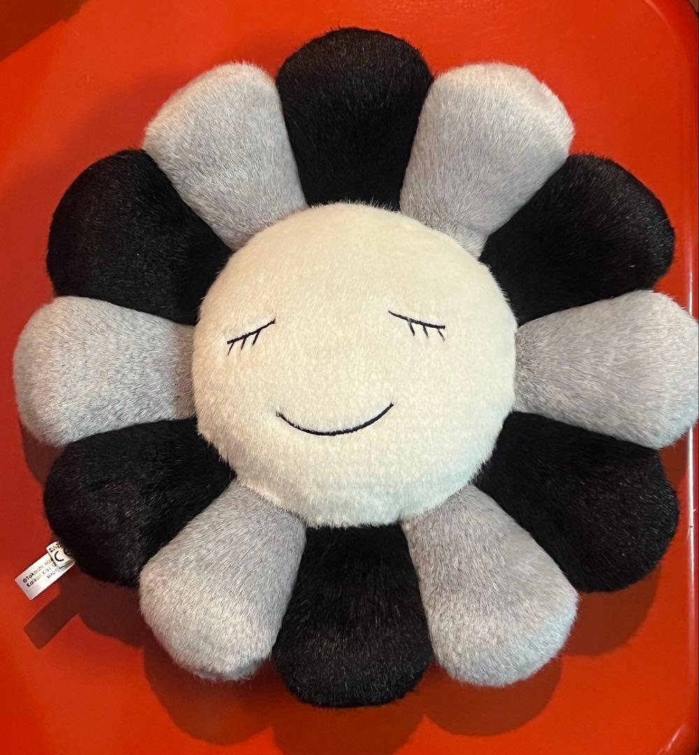 正規品　村上隆　Flower クッション 約30cm 黒×グレー