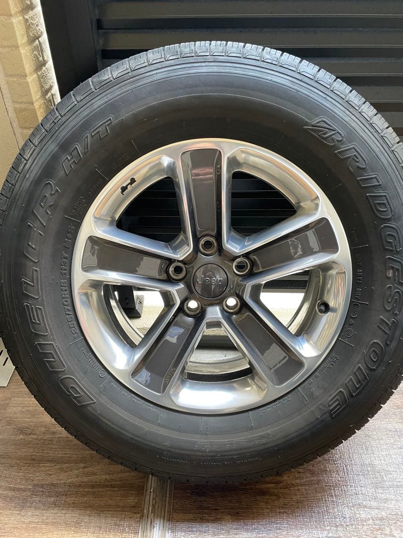 JeepジープラングラーJLサハラ18インチ純正タイヤ付ホイール 5本セット中古