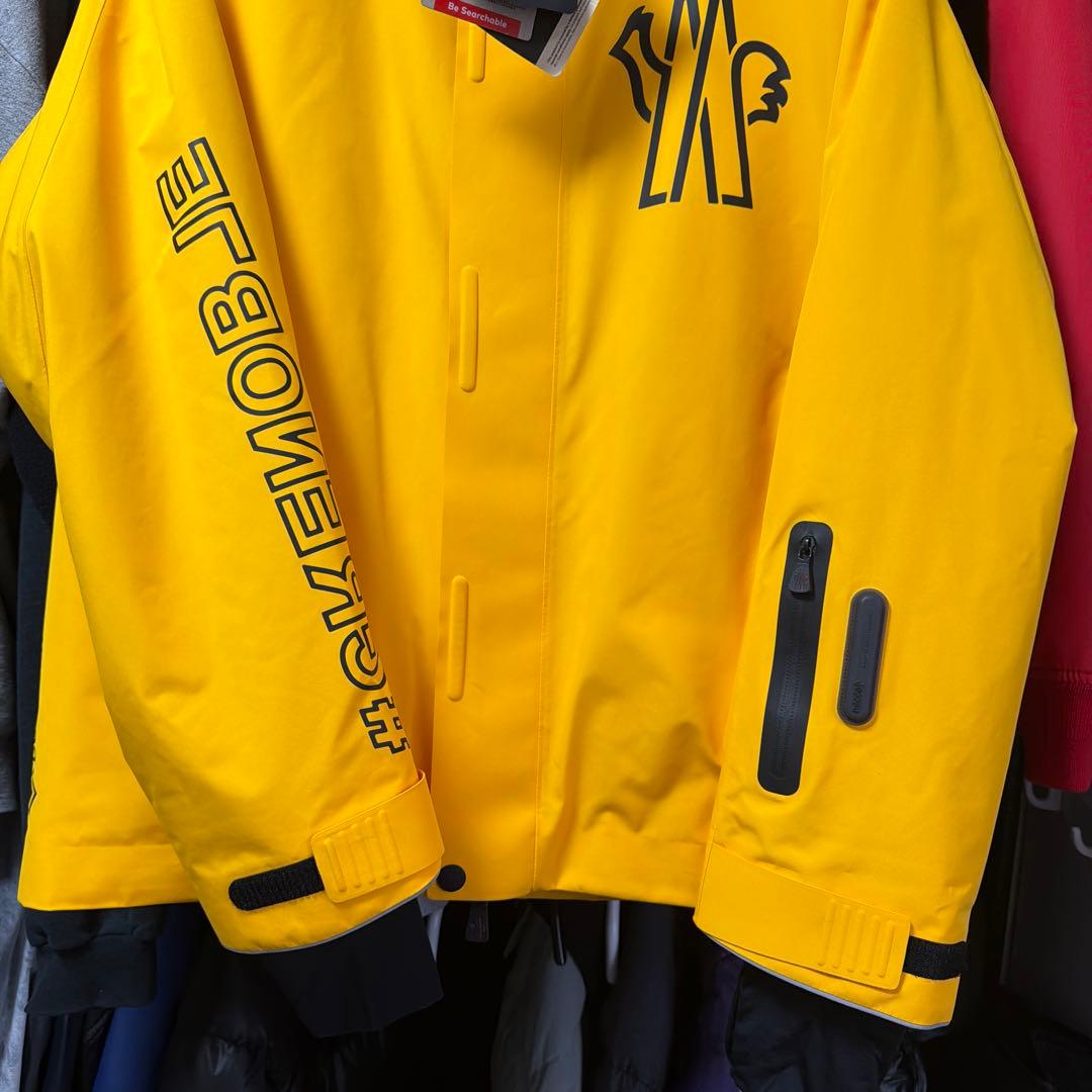 【新品未使用】定価33万 MONCLER イエロー スノーボードウェア　サイズ3
