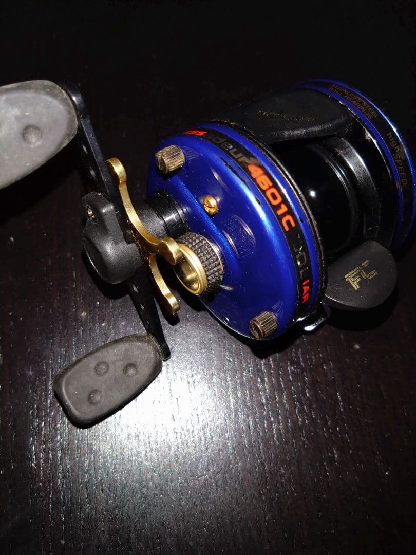 Abu Garcia　ベイトリール 青