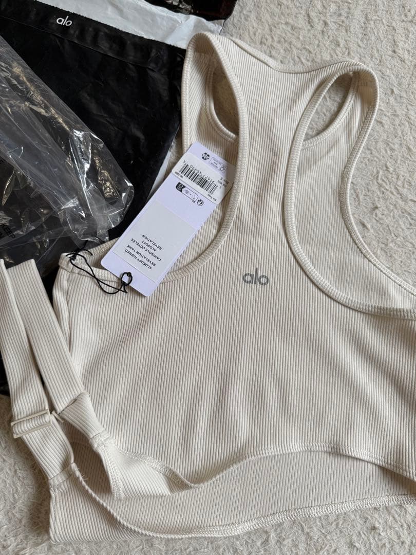正規品Alo yogaリブ レベレーション タンクトップ S pilates