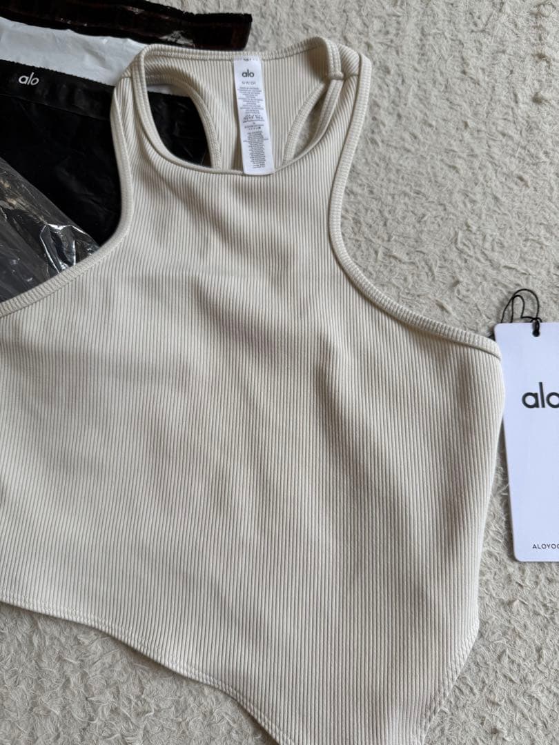 正規品Alo yogaリブ レベレーション タンクトップ S pilates