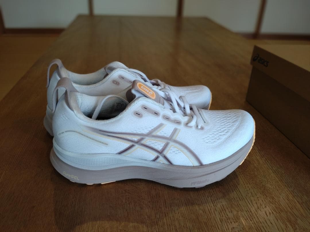 【値下げ】ASICS ゲルカヤノ32 ランニングシューズ 白色 25㎝