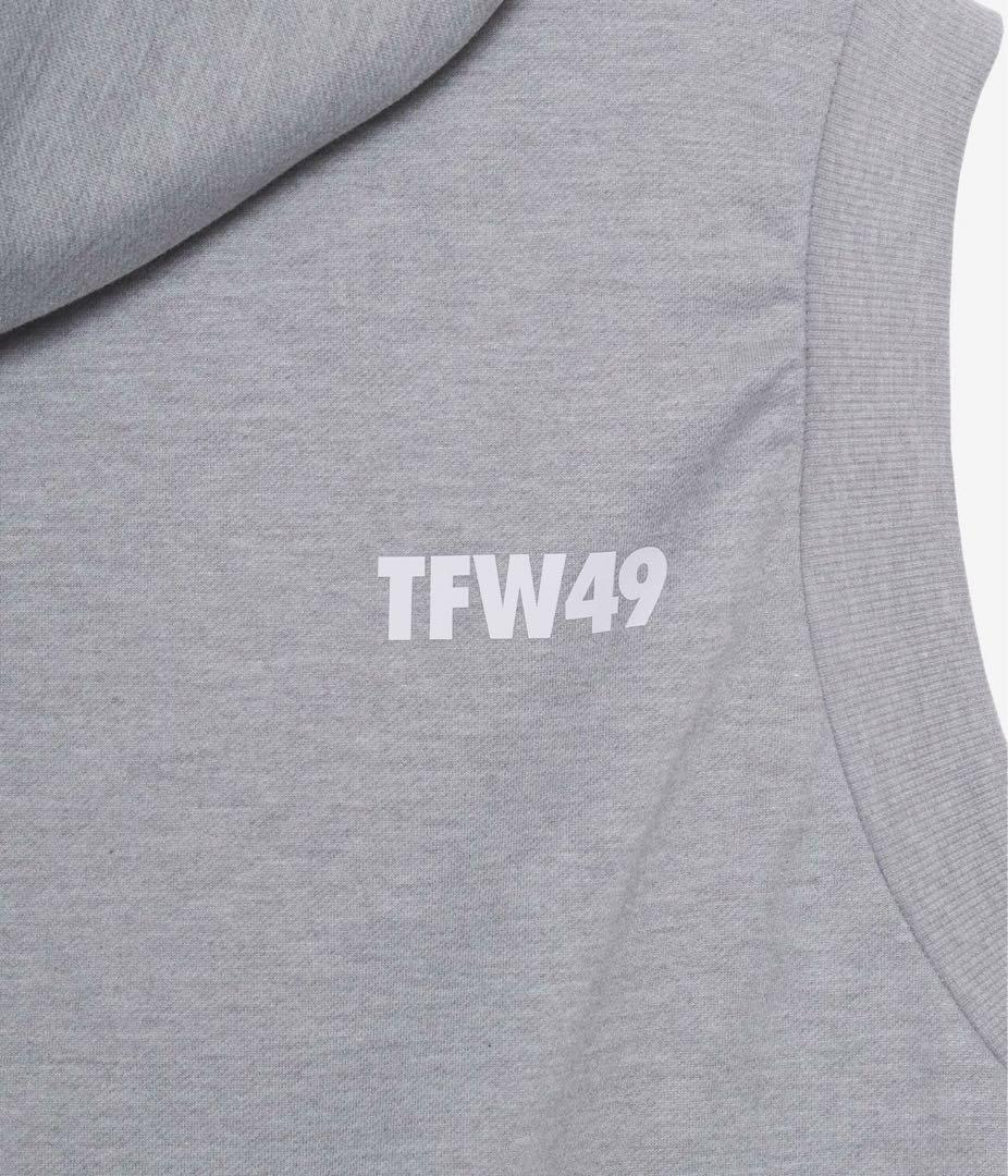 新品タグ付き⭐️TFW49 ⭐️2026FW新作⭐️ ベスト　グレー　フーディ　Ｍ